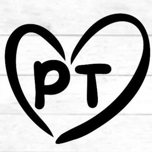 Op de afbeelding: Zwart-witte afbeelding van een hart met de letters "PT" erin.
