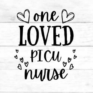 Puede incluir: Diseño gráfico en blanco y negro con corazones y el texto "one loved picu nurse".