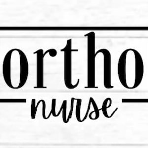 Puede incluir: Diseño gráfico de texto en blanco y negro con las palabras "ortho nurse" en un marco rectangular.