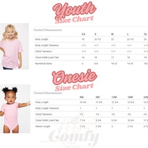 K&ouml;nnte beinhalten: Gr&ouml;&szlig;entabelle f&uuml;r Jugendliche und Bodys mit Ma&szlig;en in Zoll. Die Tabelle umfasst die Gr&ouml;&szlig;en XS bis XL f&uuml;r Jugendliche und NB bis 24M f&uuml;r Bodys. Die Tabelle zeigt die K&ouml;rperl&auml;nge, die K&ouml;rperl&auml;ngentoleranz, die Brusttoleranz, die Brustweite und die numerischen Gr&ouml;&szlig;en.