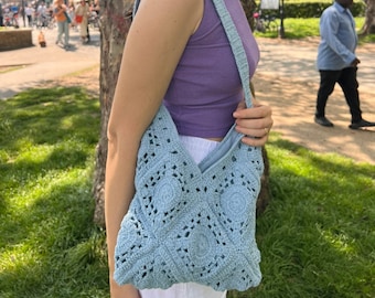 Bolso de hombro holgado de algodón hecho a mano con diseño de abuela de crochet