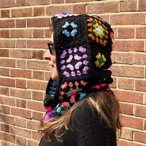 Pasamontañas de punto con diseño de cuadros de abuela de gran tamaño, pasamontañas de colores negros, pasamontañas de crochet unisex de arcoíris, regalo para ella