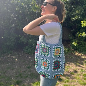Bolso cuadrado de abuela, bolso con asa de crochet, bolso de crochet, bolso bohemio, bolso de hombro, bolso cuadrado azul de abuela, bolso tote, regalo para mamá primeriza, bolso único.