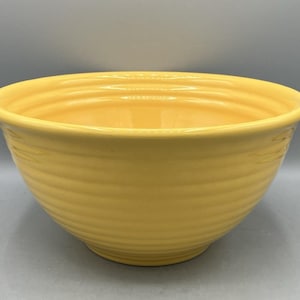 Bol apilable de cerámica vintage Bauer de 28 cm (11"), color amarillo, n.° 9, estilo rústico de los años 30.