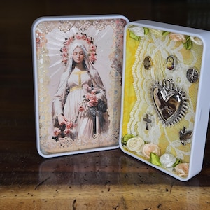 Mini Collectible Christian Shrine|Handmade Altar Tin|Mother’s gift|Baptism|Confirmation|Christmans|Regalo Religioso|Handmade in the USA.