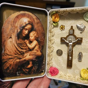 Mini Collectible Christian Shrine|Handmade Altar Tin|Mother’s gift|Baptism|Confirmation|Christmans|Regalo Religioso|Handmade in the USA.