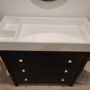 Changing table tray