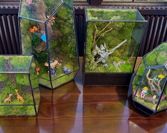 Handgjort, inglasat mossterrarium med tema