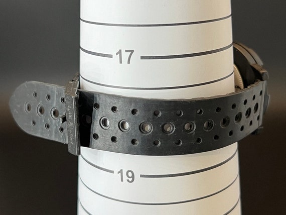 Rare Victorinox Swiss Army Diver Watch, 42mm, Bla… - image 4