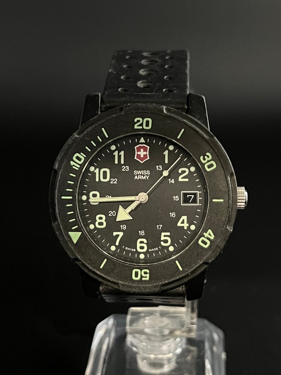 Rare Victorinox Swiss Army Diver Watch, 42mm, Bla… - image 1
