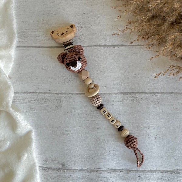 Attache tétine personnalisé ourson, Attache sucette bois, crochet pacifier clip amigurumi