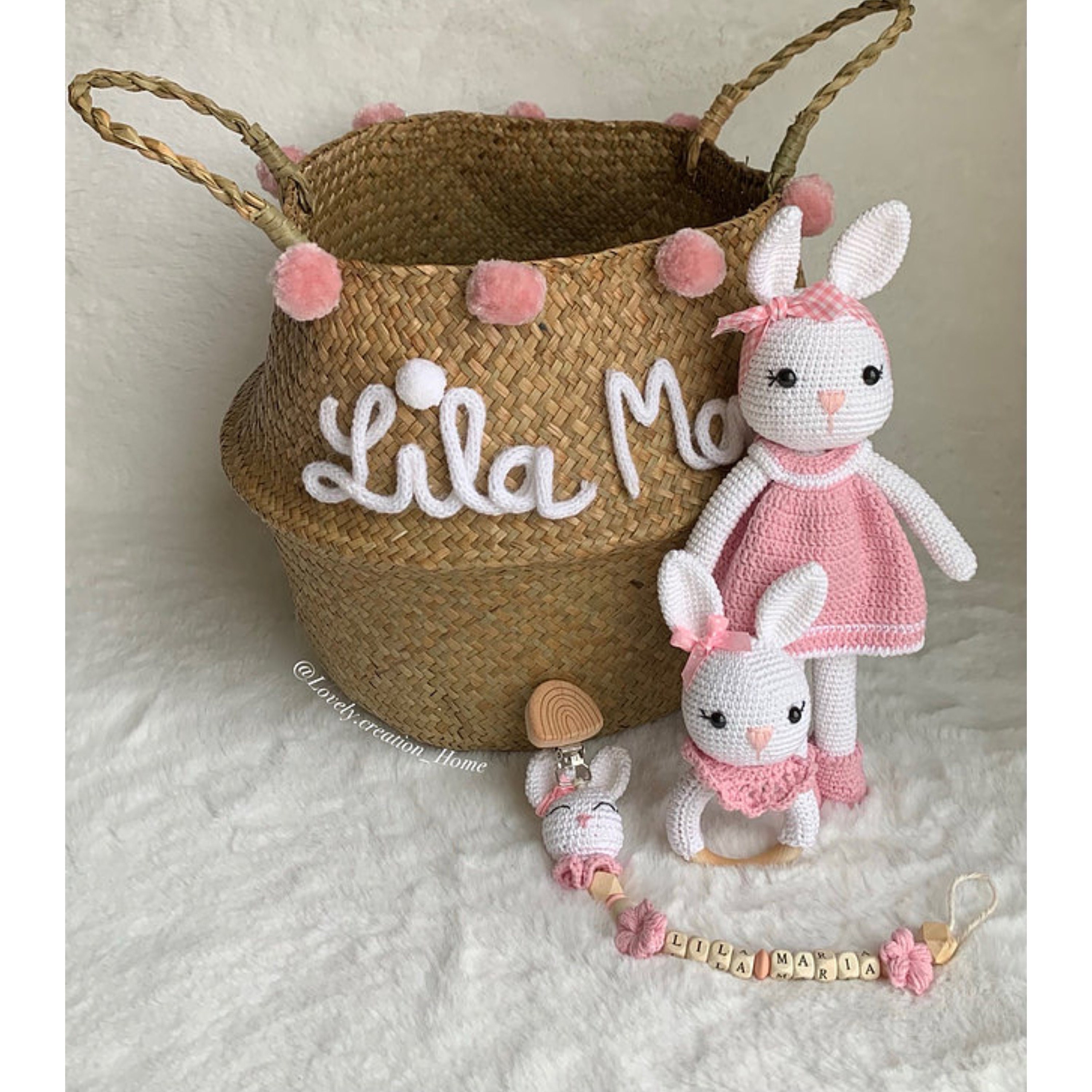 Panier en Osier Personnalisé Prénom et Pompons