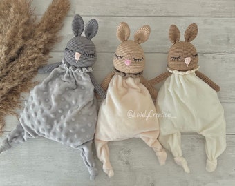 Lange bébé personnalisé, doudou crochet lapin, doudou tissus plat, personalized blankie baby