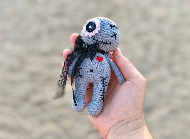 Modèle au crochet : adorable motif au crochet amigurumi vaudou, modèle au crochet de poupée vaudou de taille moyenne image 3
