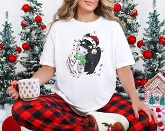 Camiseta navideña de Desdentado y Furia Luminosa, Camiseta navideña de Cómo entrenar a tu dragón, Camiseta navideña personalizada de Disney, Camiseta de la fiesta navideña de Mickey