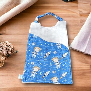Serviette de Cantine Grand Format Personnalisée : Protection Optimale pour les Repas de Bébé