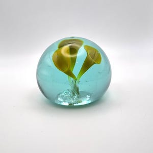 Victorian Cala Lily Art Glass Paperweight: Green Glass Ornament