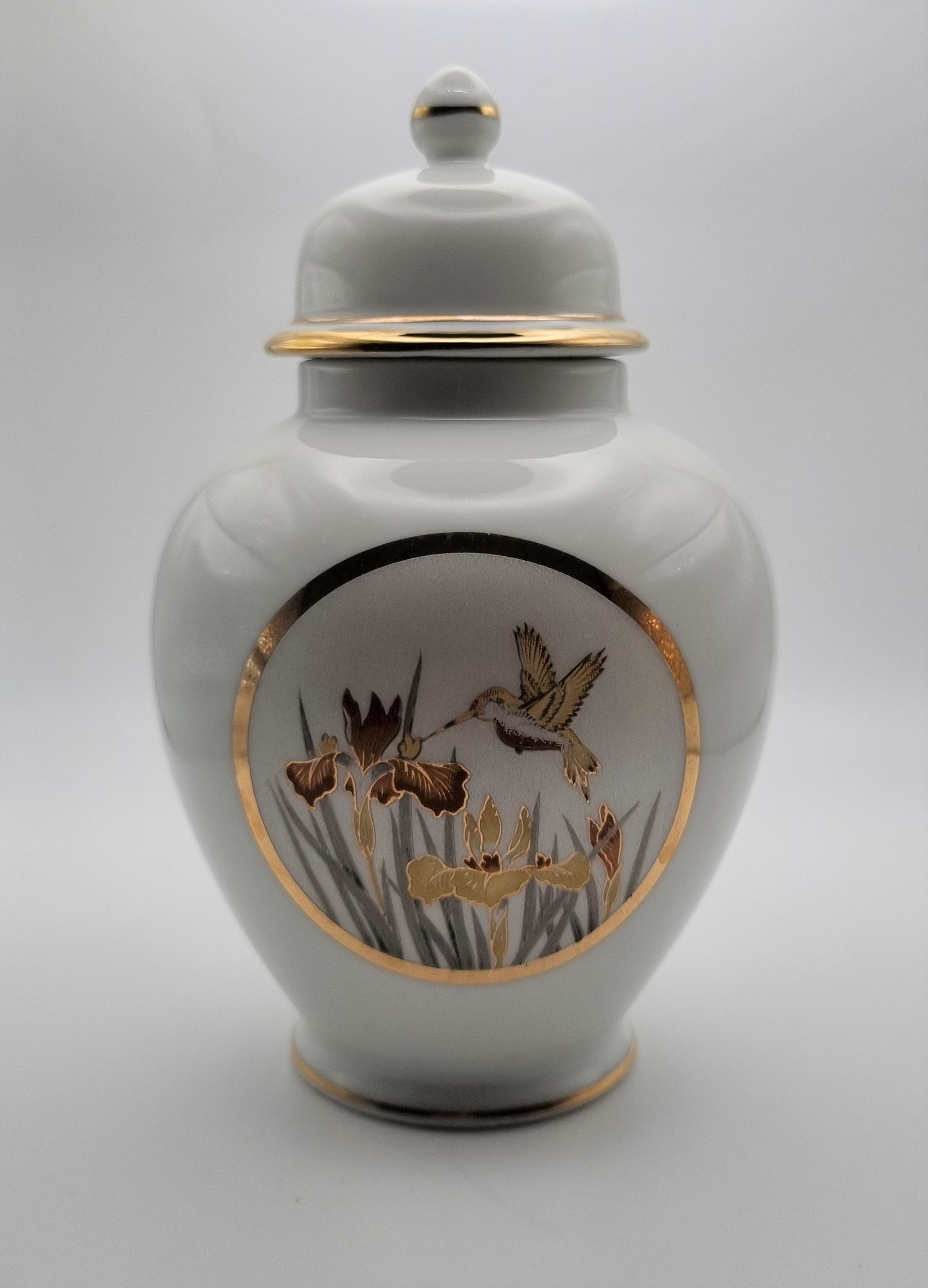 hummingさん専用 Vintage Japanese Ginger Jar: White & Gold Hummingbird Design - Etsy