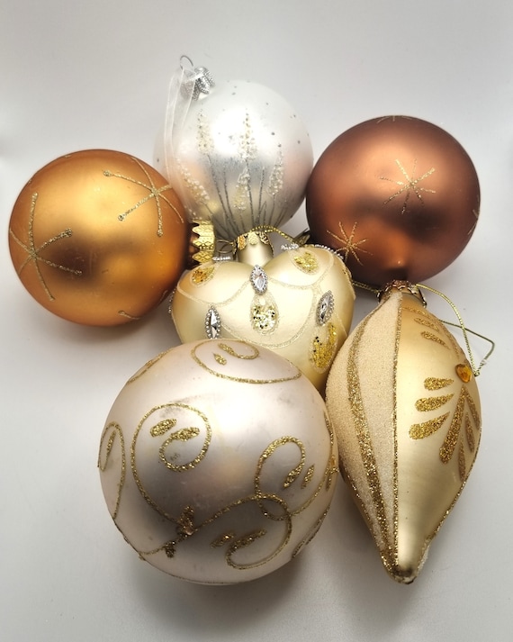 Large round christmas ornaments discount