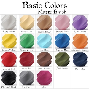 K&ouml;nnte beinhalten: Eine Farbkarte mit dem Titel Basic Colors Matte Finish, die neunzehn gedrehte, kugelf&ouml;rmige Objekte in verschiedenen Farbt&ouml;nen zeigt, darunter Elfenbeinwei&szlig;, W&uuml;stenbraun, Latte-Braun, Sakurapink, Fliederlila, Zitronengelb, Grasgr&uuml;n, Eisblau, Marineblau, Mandarinenorange, Scharlachrot, Dunkelrot, Dunkelbraun, Dunkelgr&uuml;n, Dunkelblau, Anthrazitschwarz, Aschgrau und Pflaume.