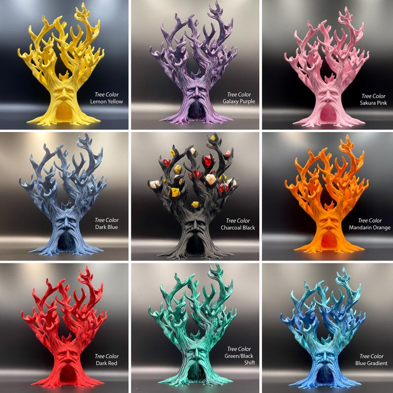 K&ouml;nnte beinhalten: Eine Sammlung von neun baumf&ouml;rmigen Skulpturen mit Gesichtern, die jeweils eine hohle Basis und verzweigte &Auml;ste aufweisen. Die Farben umfassen Zitronengelb, Galaxie-Lila, Sakura-Rosa, Dunkelblau, Anthrazit mit W&uuml;rfeln, Mandarinenorange, Dunkelrot, Gr&uuml;n/Schwarz-Shift und einen blauen Farbverlauf.