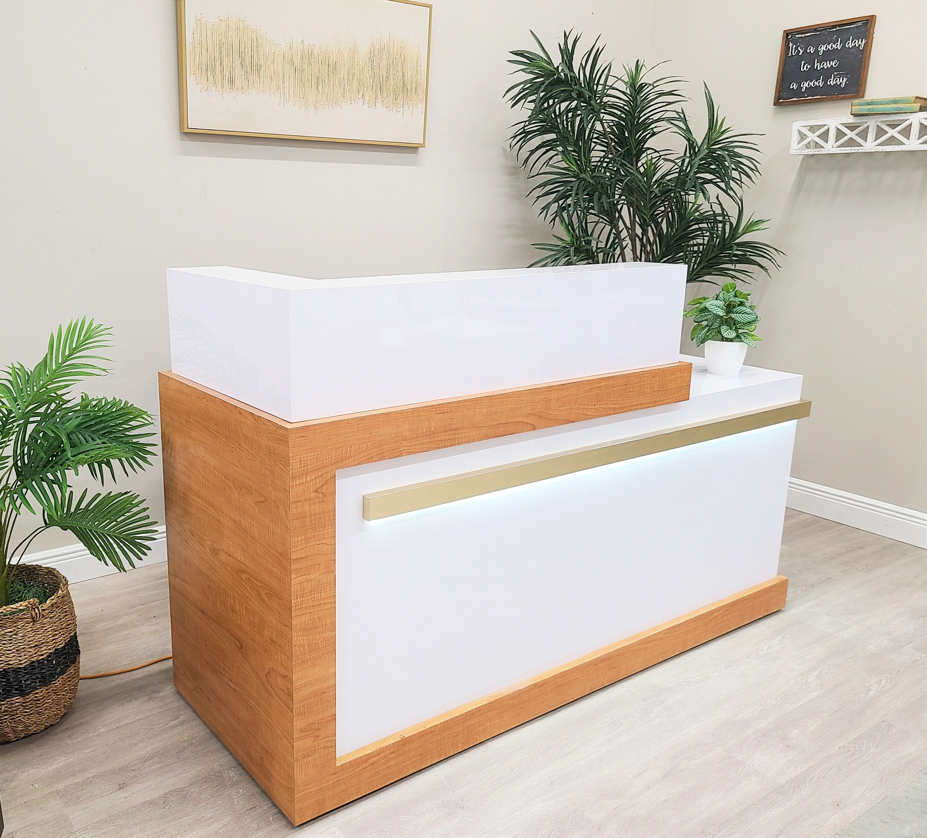 Shop outlet reception desk
