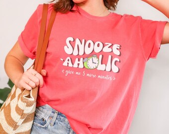 Funny Slept In Late T-Shirt, Humerous Womens Night Sleep Shirt, Funny Sleep Shirt, Oversized Aesthetic, Retro 70's Vibe Tshirt, Wake Up Late