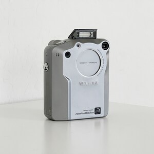 富士フイルム - 【PORSCHE DESIGN】FUJIFILM Finepix 4800Z $_57.JPG?set_id=880000500F