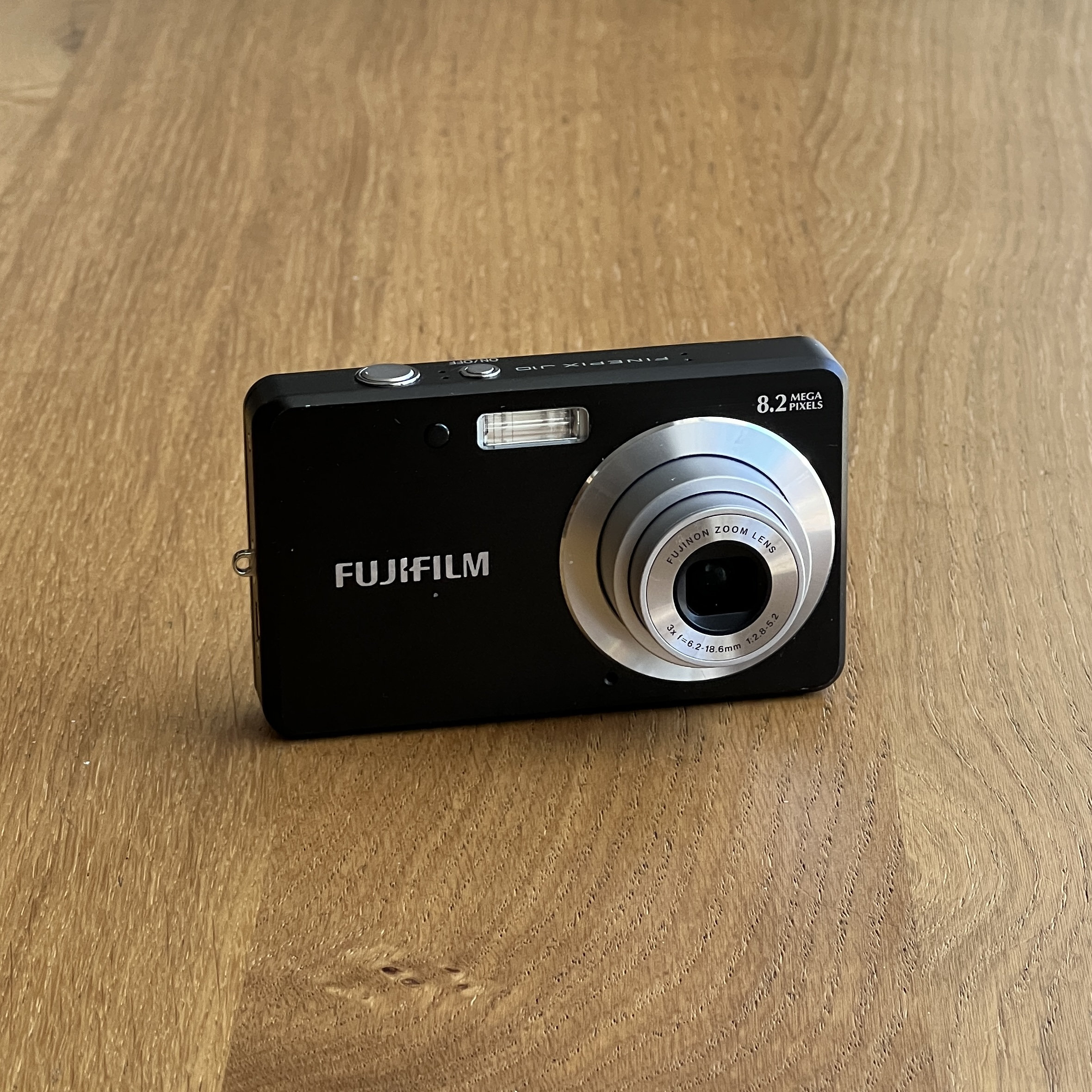 2008 - Fujifilm Finepix J10 - BLACK - Working Vintage Y2K Digital