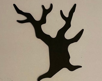Pode incluir: Silhueta de árvore de metal preto com ramos que se elevam para cima. A árvore é cortada de uma única peça de metal e tem um aspecto rústico e orgânico.
