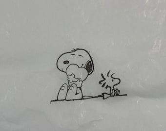 Papel de seda con estampado a mano de Snoopy abrazando un corazón y Woodstock. Empaques de papel de seda para cumpleaños y regalos (5 hojas).