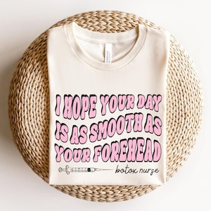 Chemise d&#39;infirmière Botox • T-shirt J&#39;espère que votre journée est aussi douce que votre front • T-shirt de travail d&#39;infirmière esthétique • Cadeau d&#39;infirmière injecteur • T-shirt de groupe MEDSPA
