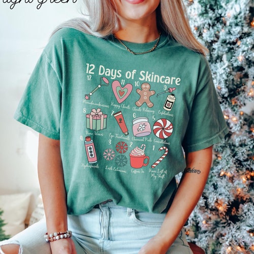T-shirt couleurs confort 12 jours de soins de la peau • T-shirt de Noël d'esthéticienne • Cadeaux pour les amateurs de soins de la peau • T-shirts de dermatologie • thérapeute de la peau MEDSPA