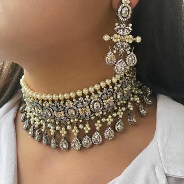 Collier ras de cou victorien bicolore inspiré de Sabyasachi en diamants polki kundan non taillés serti de perles et de diamants américains avec boucles d'oreilles