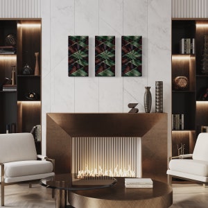 Op de afbeelding: Drie abstracte kunstprints met een geometrisch patroon in tinten groen, bruin en zwart, hangend boven een open haard met een modern ontwerp.