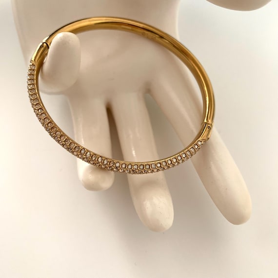 スワロフスキークリスタル ヒンジ付きバングル ゴールドトーン