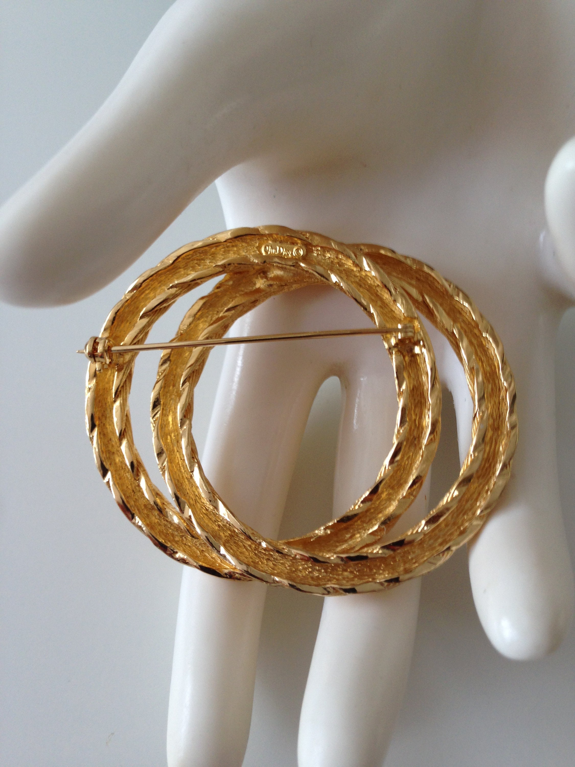 Christian Dior Vintage Rope Circle Brooch 1980s Dior Vintage Large Circle Brooch main image 4