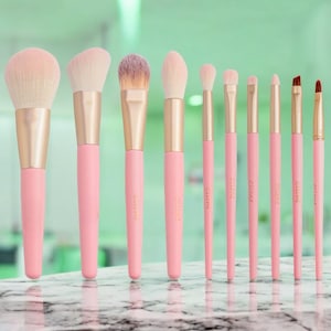 Professional Makeup Brush Set: 10Pcs with Cosmetic Bag