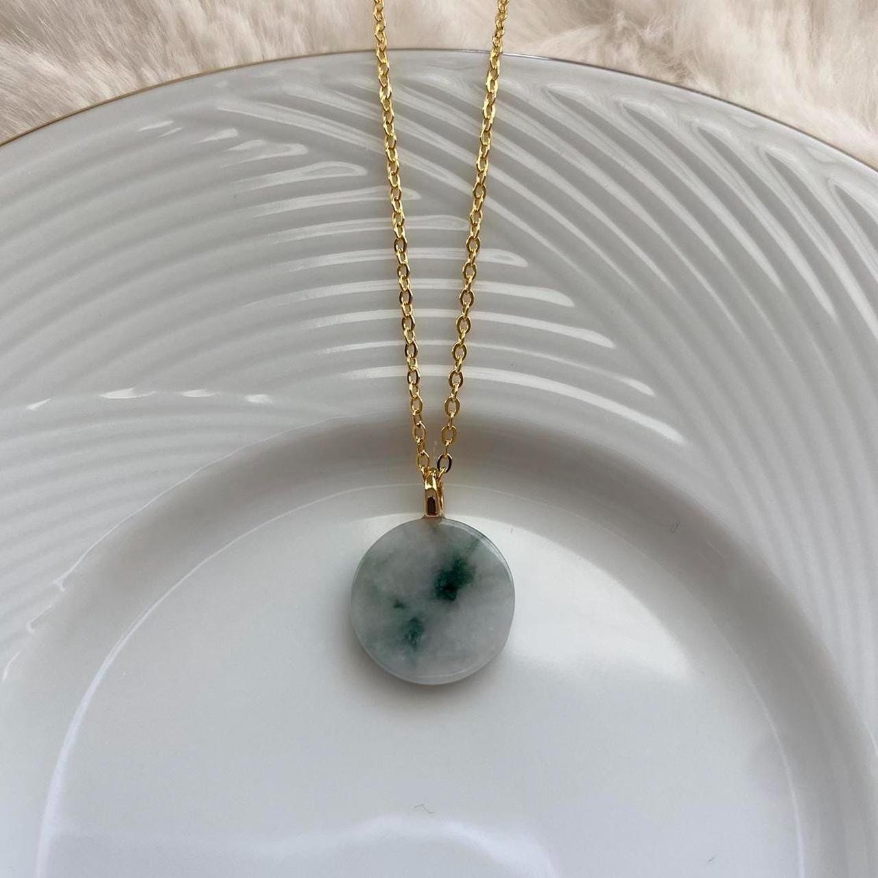 サークルグリーンストーンチャームゴールドネックレス - Etsy 日本