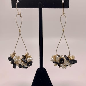 Upcycled zwart-wit oorbellen