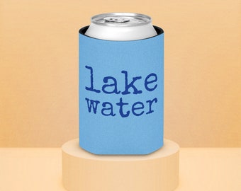 Lake Water Can Cooler, Funny Beer Hugger, Can Sleeve, Cabin Gifts, Cadeau voor visser, Beer Huggie, Boat Lover, Basket Stuffers, Dad Gift