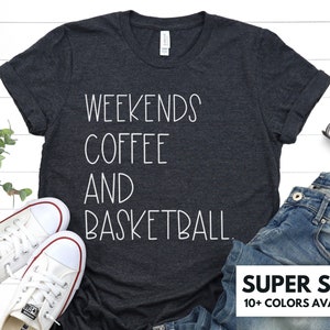 Fines de semana, café y camiseta de baloncesto para mujeres - Camiseta de mamá de baloncesto para el día del juego - Regalo de camiseta de café y amante del baloncesto para mamá