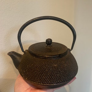 Cast iron kettle pot