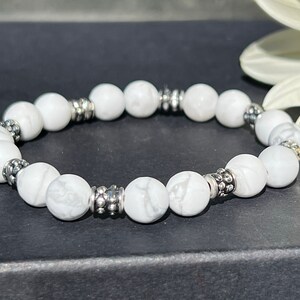 Howlith Armband 8 MM Edelstein Perlen -- Beruhigend, Mitgefühl, Güte, Seelenfrieden mit Schutzenergie