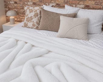 PUFFY BLANKET | white premium blanket, soft, fluffy, comfortable, pet-friendly, throw, bedspread. Home decoration, gift. Handmade.
