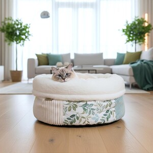 Coussin de couchage premium Patchwork Leaves pour animaux de compagnie, tapis pour chat | Lit de luxe pour chats et petits chiens | Coussin douillet fait main | Lavable et à séchage rapide