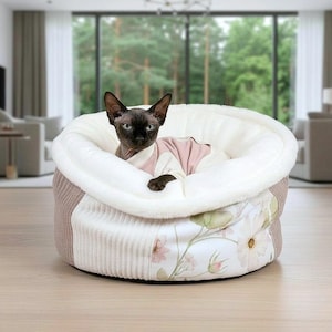 Almohada y colchoneta premium para gatos y perros con diseño patchwork pastel de jardín. Refugio para mascotas hecho a mano, cálido y confortable. Apto para mascotas. Lavable a máquina, secado rápido.