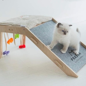 BOW cat scratcher, small tower. Modern cat furniture with scratching post, felt, bed and sensory toys. Cat playground, shelter, climb shelf.