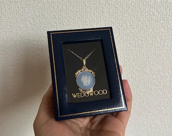 Wedgwood Cameo-hängehalsband från 1970-talet, jaspismaterial, tillverkat i England