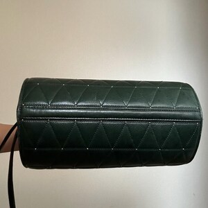 Vintage Valentino Garavani mörkgrön nitväska (äkta och begagnad) bild 9